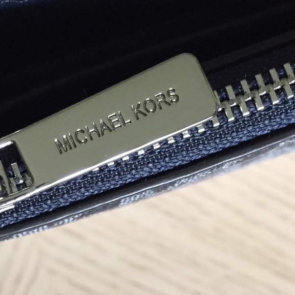 Michael Kors Navy Double Zip Phone Wallet Wristlet - Picture 5 of 10